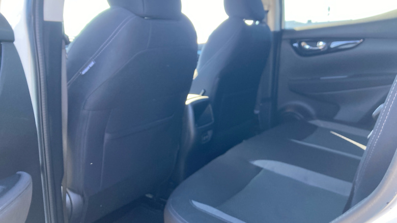 Nissan Qashqai 1.3 DiG-T 160 [157] N-Connecta 5dr DCT Glass Roof Petrol Hatchback